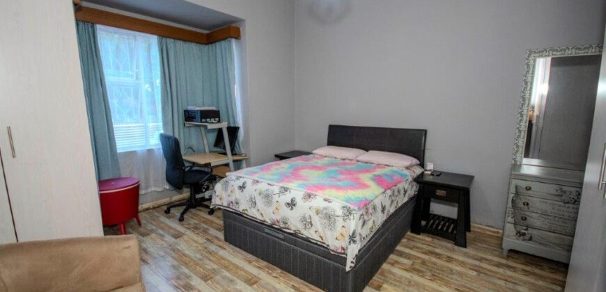 Discover this neat, well-maintained family home that’s ready for you to move in and start living!