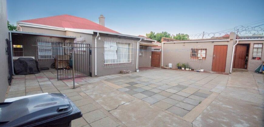 Discover this neat, well-maintained family home that’s ready for you to move in and start living!