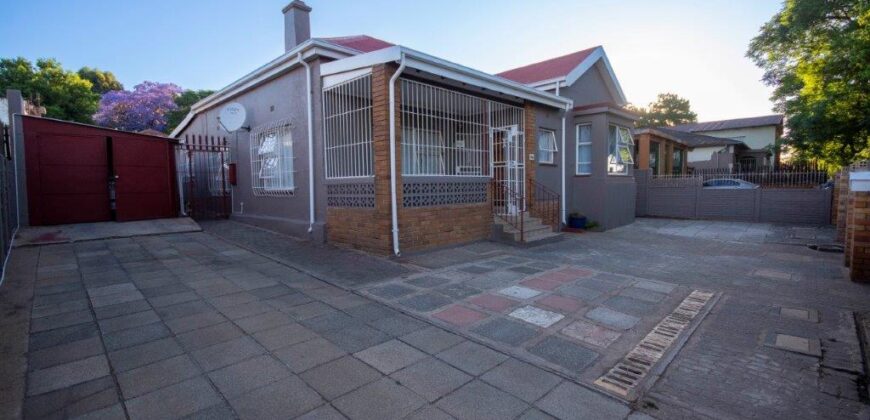 Discover this neat, well-maintained family home that’s ready for you to move in and start living!