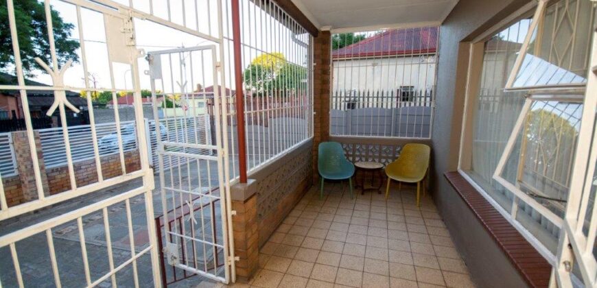 Discover this neat, well-maintained family home that’s ready for you to move in and start living!